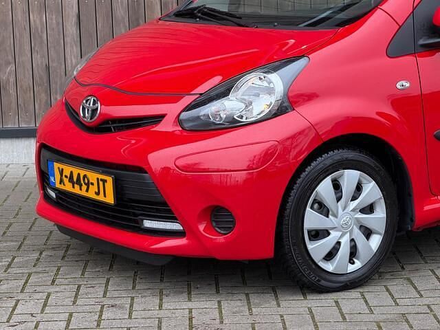Occasion Toyota Aygo 68 PK (50 kW) 2013 Rood Hatchback