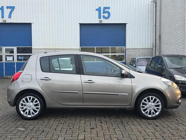 Occasion Renault Clio II Dynamique 75 PK (55 kW) 2010 Beige Hatchback