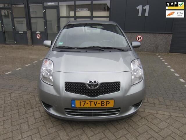 Grijs Gebruikt 2007 Toyota Yaris Sol Hatchback | € 3.995 (Eerlijke prijs) - Afbeelding 1/4