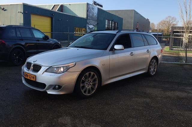 Grijs Gebruikt 2006 BMW 530 Executive Stationwagen | € 10.500 (Duur) - Afbeelding 1/4