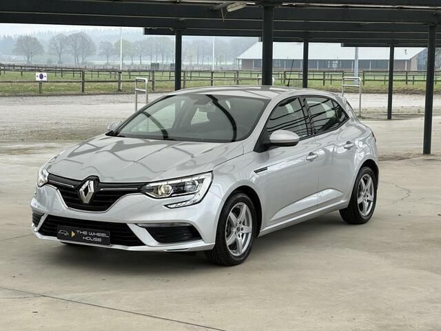 Zilver, metallic lak Gebruikt 2018 Renault Mégane IV Zen Hatchback | € 10.950 (Super prijs) - Afbeelding 1/4