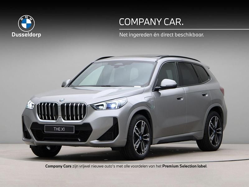 Grijs Occasion 2025 BMW X1 M Sport SUV | € 53.450 (Iets duurder) - Afbeelding 1/4