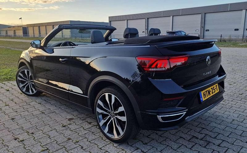 Zwart Gebruikt 2021 VW T-Roc Cabriolet Style Cabriolet | € 27.950 (Super prijs) - Afbeelding 1/4