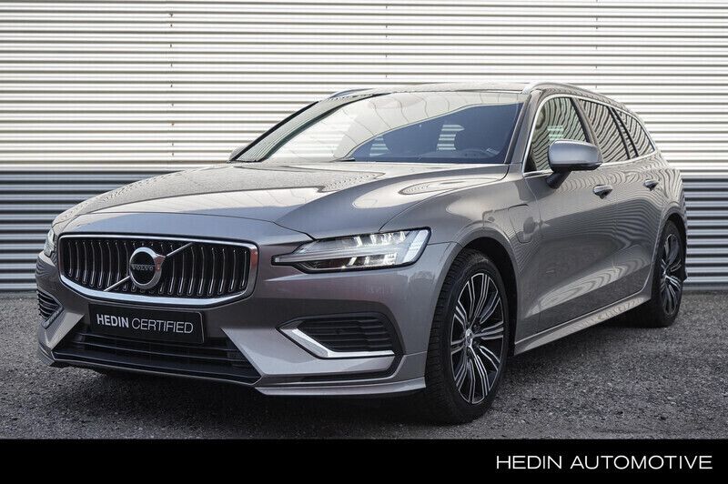 Grijs Gebruikt 2022 Volvo V60 Core Stationwagen | € 41.995 (Duur) - Afbeelding 1/4