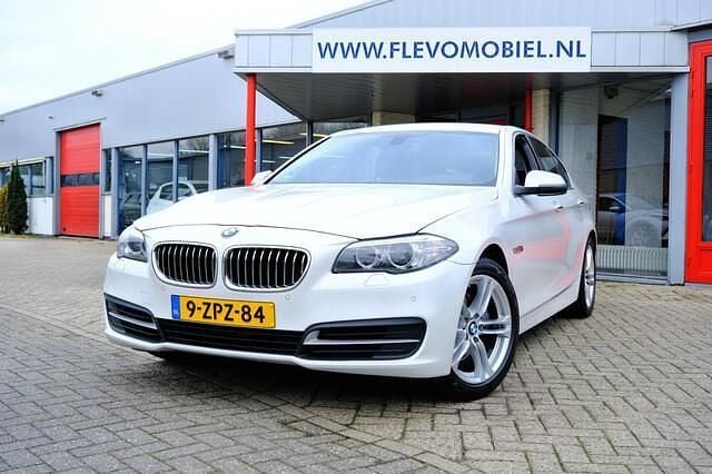 Wit Occasion 2015 BMW 520 Executive Sedan | € 17.450 (Eerlijke prijs) - Afbeelding 1/4