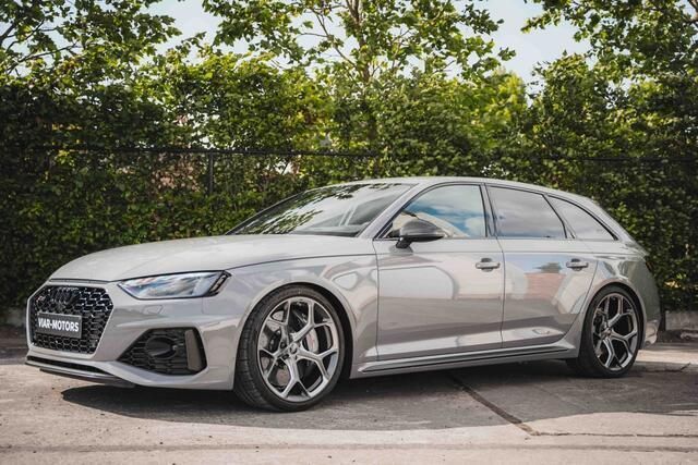 Grijs Gebruikt 2024 Audi RS4 Advanced Stationwagen | € 120.000 - Afbeelding 1/4