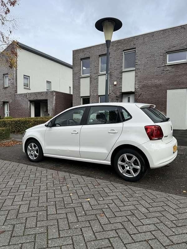 Wit Gebruikt 2010 VW Polo Highline Hatchback | € 5.300 (Eerlijke prijs) - Afbeelding 1/4