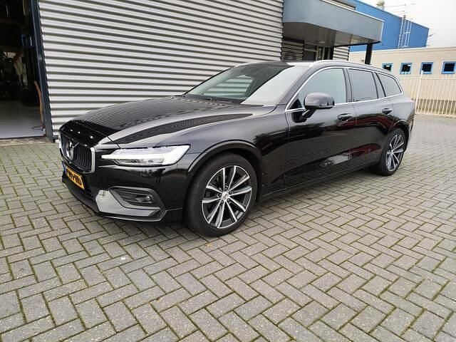 Zwart Gebruikt 2021 Volvo V60 Inscription Stationwagen | € 19.950 (Iets duurder) - Afbeelding 1/4