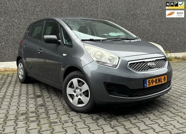 Grijs Gebruikt 2010 Kia Venga Hatchback | € 5.000 (Goede deal) - Afbeelding 1/4