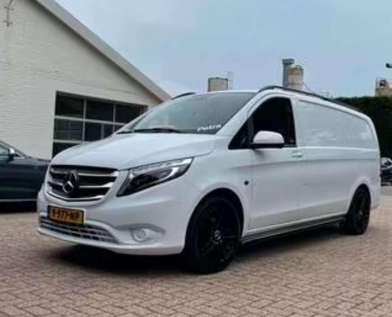 Wit Gebruikt 2018 Mercedes Vito MPV | € 17.500 - Afbeelding 1/4