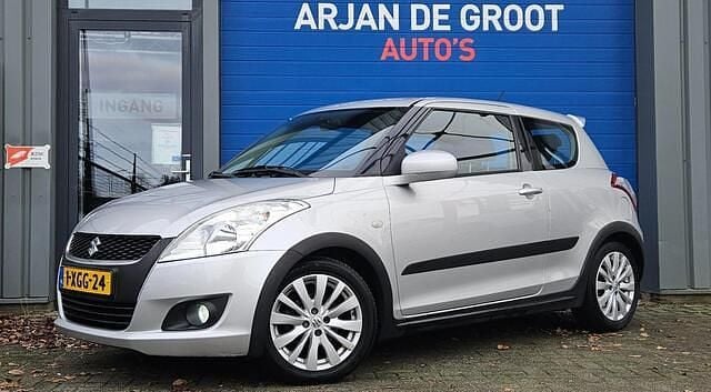 Grijs (metallic) Gebruikt 2014 Suzuki Swift Hatchback | € 7.450 (Eerlijke prijs) - Afbeelding 1/4