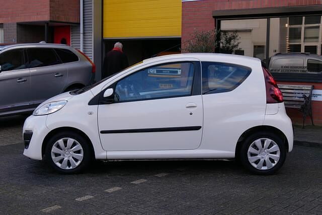 Occasion Peugeot 107 Active 68 PK (50 kW) 2013 Wit Hatchback
