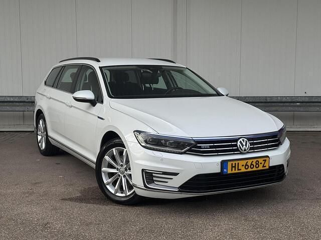 Wit Gebruikt 2015 VW Passat Highline Stationwagen | € 12.950 (Goede deal) - Afbeelding 1/4