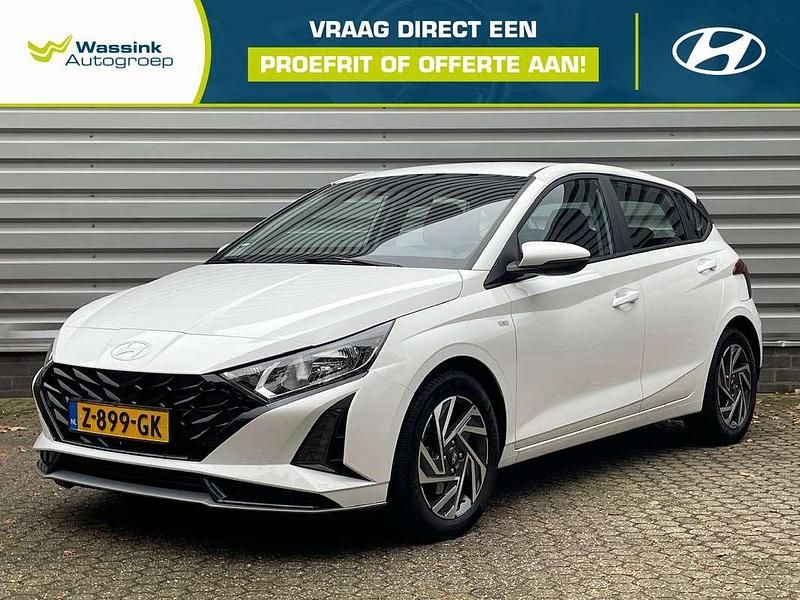 Wit Gebruikt 2024 Hyundai i20 Comfort Hatchback | € 21.440 (Eerlijke prijs) - Afbeelding 1/4