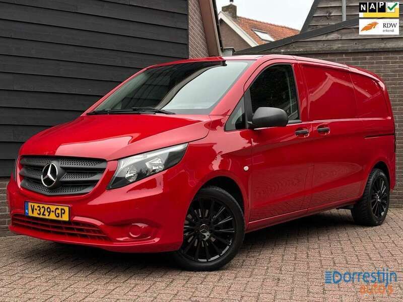 Rood Gebruikt 2017 Mercedes Vito Ambition MPV | € 15.950 (Goede deal) - Afbeelding 1/4