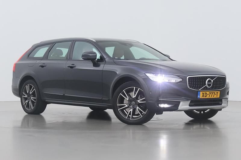 Grijs Gebruikt 2017 Volvo V90 CC Pro Stationwagen | € 24.400 (Eerlijke prijs) - Afbeelding 1/1