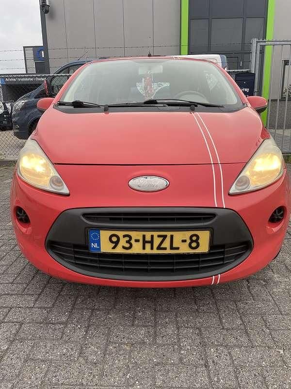 Rood Occasion 2009 Ford Ka Trend Hatchback | € 1.195 (Super prijs) - Afbeelding 1/4