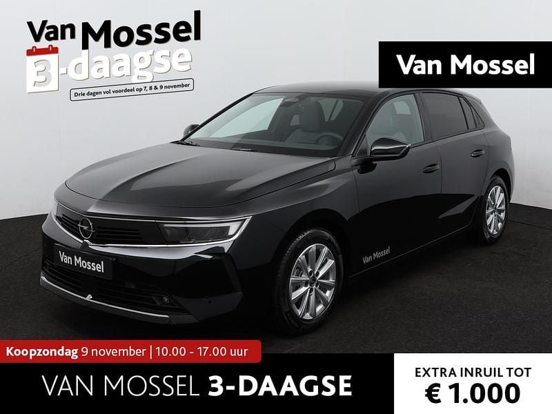 Zwartdiamond black metallic Gebruikt 2023 Opel Astra Business Edition Hatchback | € 19.940 (Eerlijke prijs) - Afbeelding 1/4