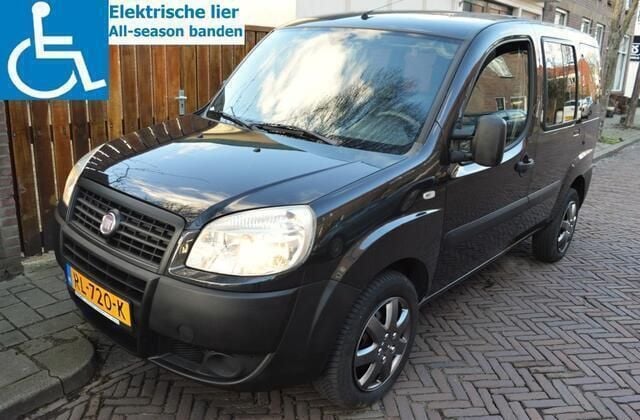 Zwart Gebruikt 2009 Fiat Doblò MPV | € 13.950 - Afbeelding 1/4