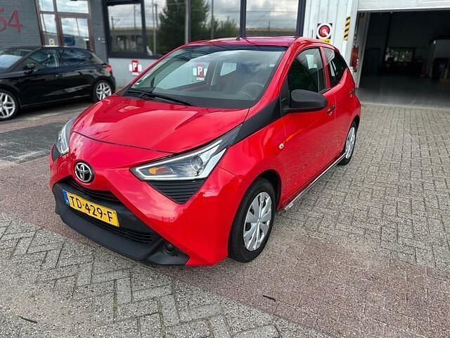 Rood Gebruikt 2018 Toyota Aygo Hatchback | € 6.450 (Goede deal) - Afbeelding 1/4