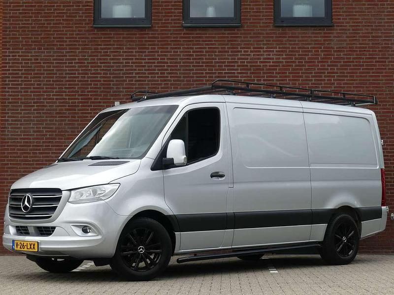 Grijs Gebruikt 2021 Mercedes Sprinter Van | € 29.950 (Iets duurder) - Afbeelding 1/4