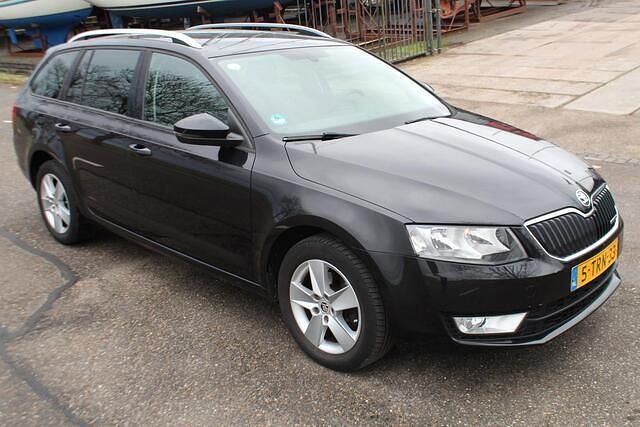 Occasion Skoda Octavia Business Line 110 PK (80 kW) 2014 Zwart (metallic) Stationwagen