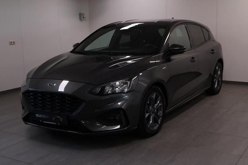 Grijs Gebruikt 2020 Ford Focus Business Edition Hatchback | € 17.794 (Eerlijke prijs) - Afbeelding 1/4