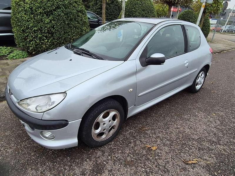 Grijs Gebruikt 2003 Peugeot 206 Premium Hatchback | € 950 (Eerlijke prijs) - Afbeelding 1/4