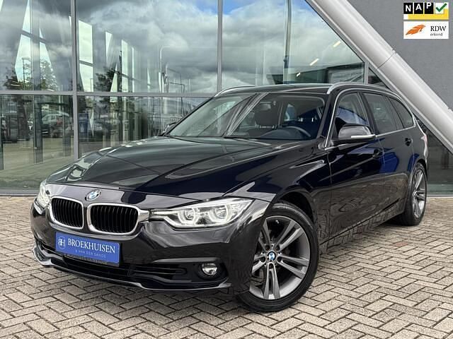 Zwart Gebruikt 2019 BMW 320 Executive Stationwagen | € 22.950 - Afbeelding 1/4