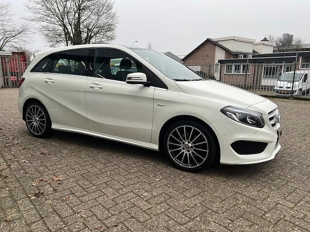 Occasion Mercedes B180 AMG 122 PK (89 kW) 2018 Wit MPV