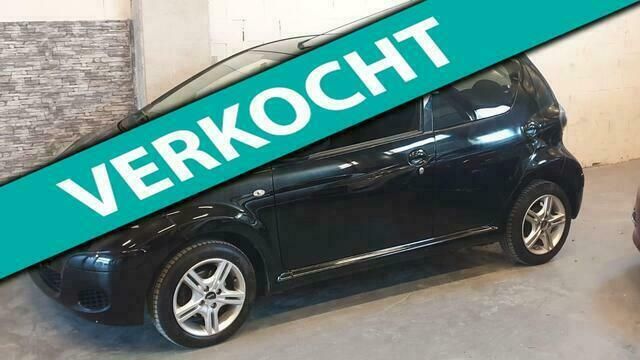 Zwart Gebruikt 2011 Toyota Aygo Hatchback | € 3.599 (Eerlijke prijs) - Afbeelding 1/4
