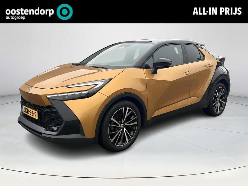 Geel (metallic) Gebruikt 2024 Toyota C-HR+ Edition SUV | € 39.900 - Afbeelding 1/4