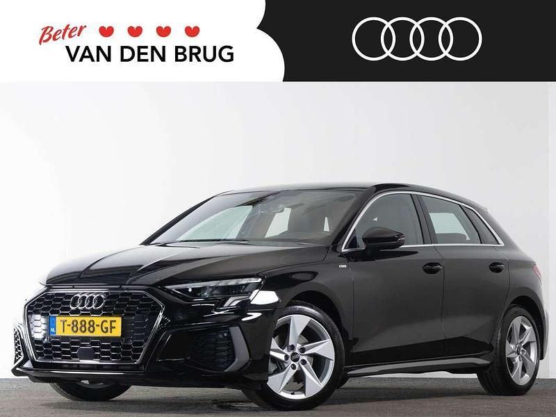 Zwart Gebruikt 2023 Audi A3 Sportback S-Line Hatchback | € 29.890 (Eerlijke prijs) - Afbeelding 1/4