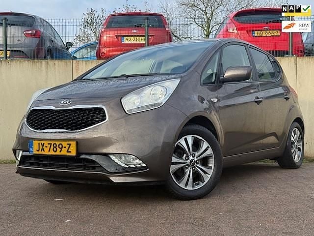 Bruin Occasion 2016 Kia Venga Hatchback | € 7.999 (Goede deal) - Afbeelding 1/4