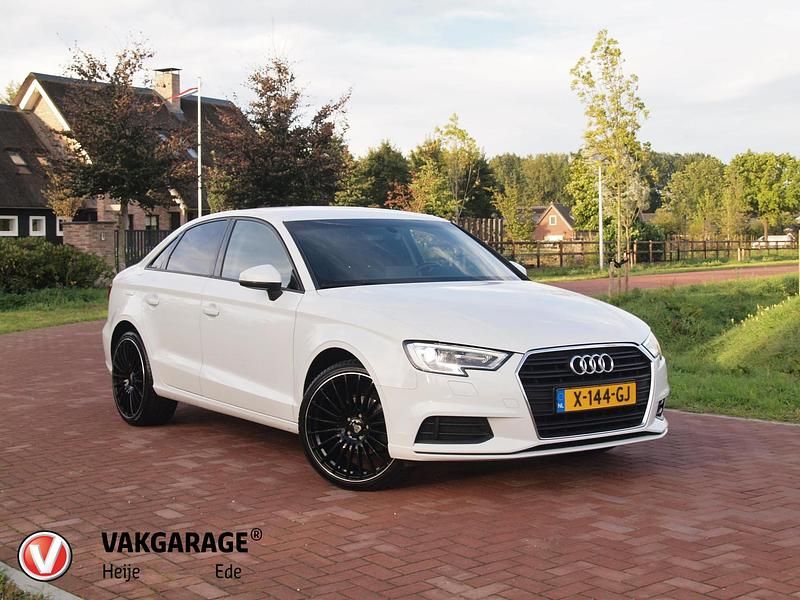 Wit Gebruikt 2019 Audi A3 Proline Sedan | € 17.490 - Afbeelding 1/4
