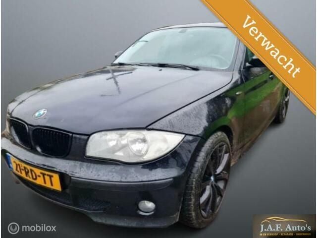 Zwart Gebruikt 2005 BMW 116 Hatchback | € 2.999 (Eerlijke prijs) - Afbeelding 1/4