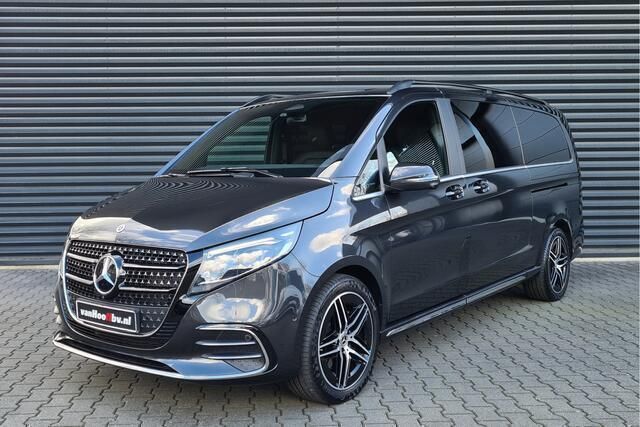 Grijs Gebruikt 2024 Mercedes V300 AMG line MPV | € 121.900 - Afbeelding 1/4
