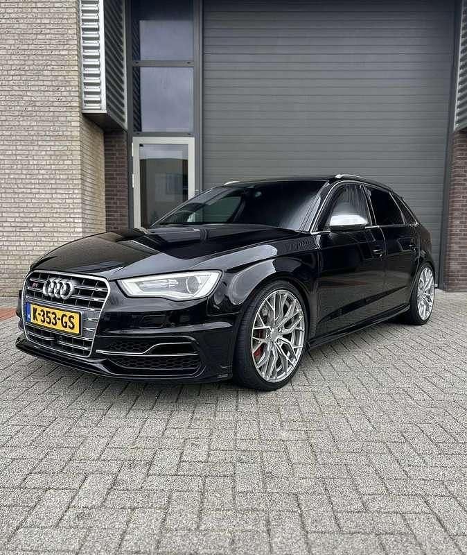 Zwart Gebruikt 2015 Audi S3 Sportback Hatchback | € 22.950 (Eerlijke prijs) - Afbeelding 1/4
