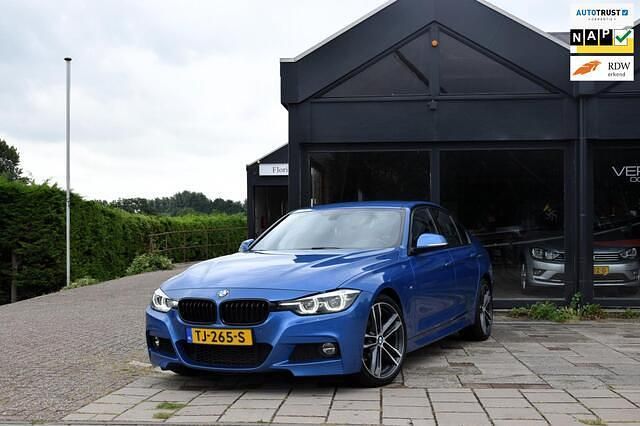 Blauw Gebruikt 2018 BMW 318 Executive Sedan | € 21.950 (Duur) - Afbeelding 1/4