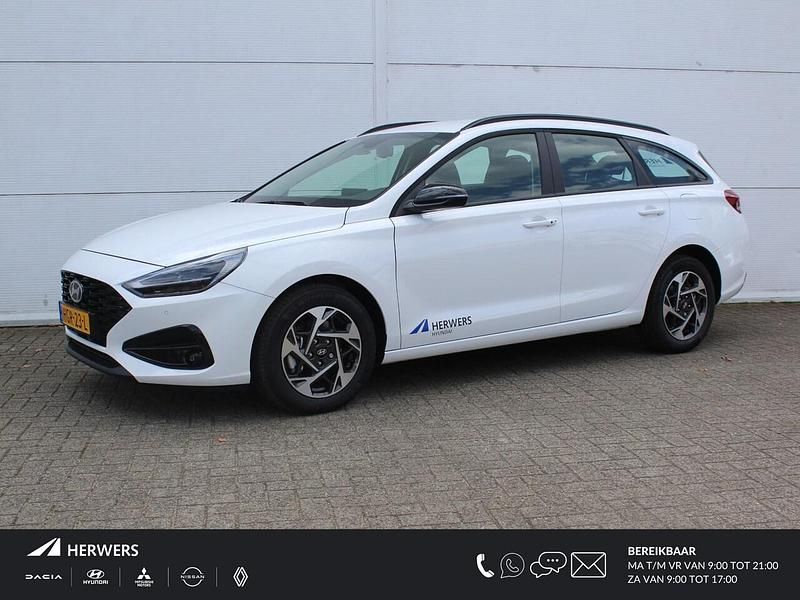 Wit Gebruikt 2025 Hyundai i30 Comfort Stationwagen | € 32.835 - Afbeelding 1/4