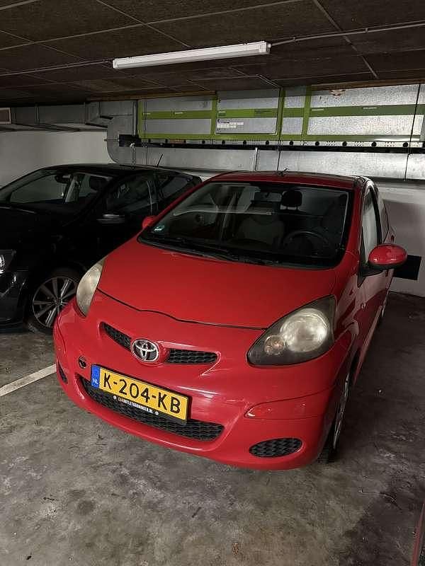 Rood Occasion 2010 Toyota Aygo Comfort Hatchback | € 1.550 (Super prijs) - Afbeelding 1/4