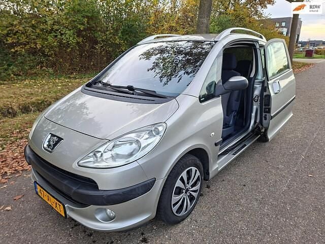 Grijs Gebruikt 2007 Peugeot 1007 Hatchback | € 2.250 (Eerlijke prijs) - Afbeelding 1/4