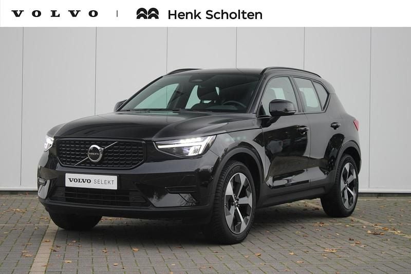 Zwart Gebruikt 2025 Volvo XC40 Plus SUV | € 43.950 (Eerlijke prijs) - Afbeelding 1/4