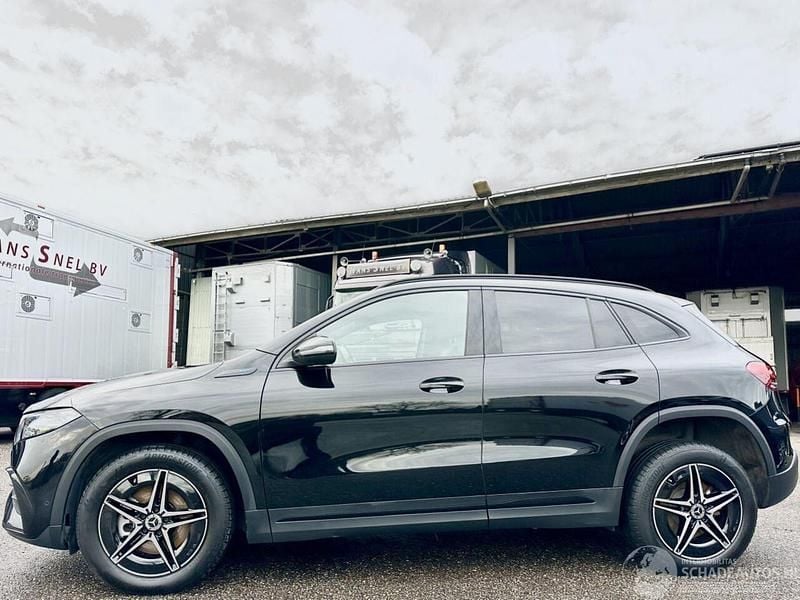 Zwart Gebruikt 2022 Mercedes EQA250 Business SUV | € 23.450 - Afbeelding 1/4