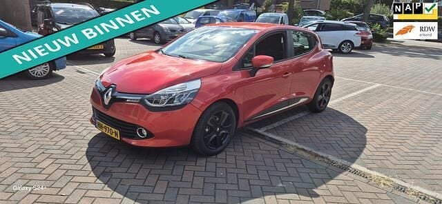 Rood Gebruikt 2015 Renault Clio IV Night&Day Hatchback | € 4.499 (Super prijs) - Afbeelding 1/3