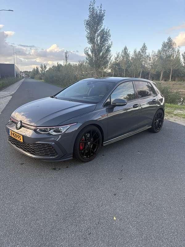 Grijs Gebruikt 2020 VW Golf VIII GTI Stationwagen | € 29.950 (Eerlijke prijs) - Afbeelding 1/4