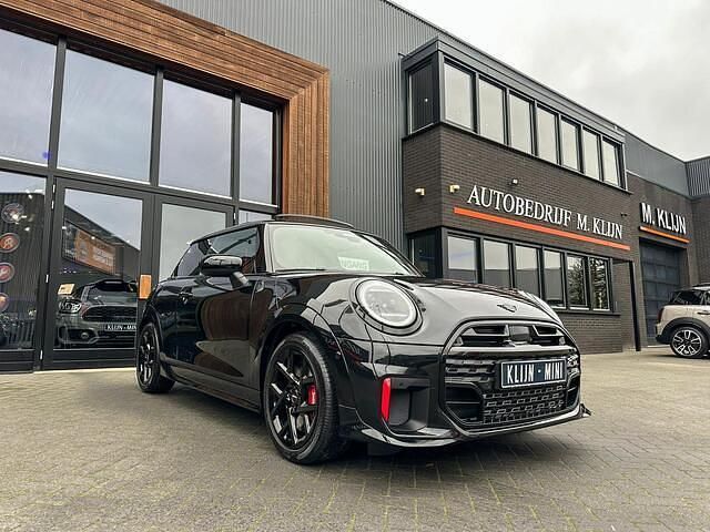 Zwart Occasion 2025 Mini John Cooper Works Hatchback | € 45.950 (Duur) - Afbeelding 1/4