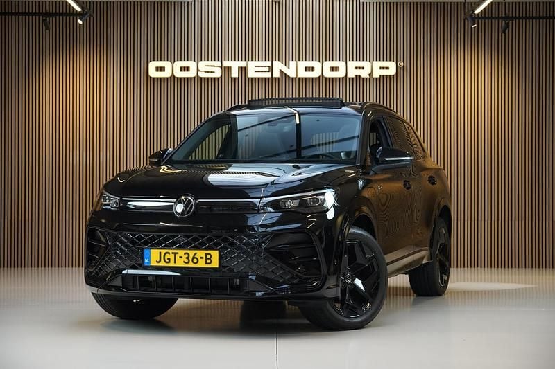 Zwart Gebruikt 2025 VW Tiguan R-line SUV | € 57.900 (Eerlijke prijs) - Afbeelding 1/4