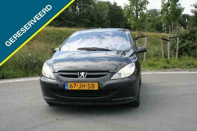 Zwart Gebruikt 2002 Peugeot 307 Hatchback | € 999 (Eerlijke prijs) - Afbeelding 1/4