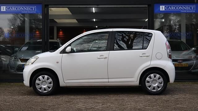 Occasion Daihatsu Sirion 69 PK (50 kW) 2006 Wit Hatchback